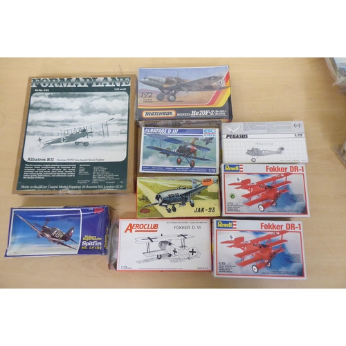 81 - 1/72 scale model kits: to include by Formaplane, an Albatross BII; and a Fokker DR-1 by Revell ... 