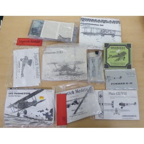 81 - 1/72 scale model kits: to include by Formaplane, an Albatross BII; and a Fokker DR-1 by Revell ... 