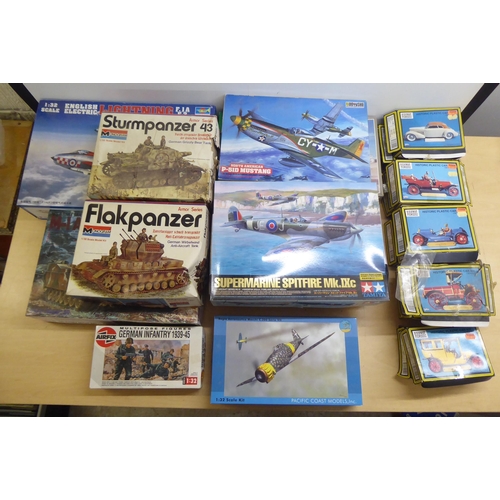 101 - 1/32 scale model kits: to include by Hasegawa, 'Junkers Ju872 Stuka'; and 'Lightning F.1A' by Trumpe... 