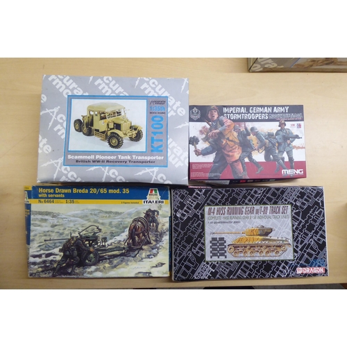 111 - 1/35 scale model kits: to include by Cromwell Models, a 'Cruiser Mk IV'; and a 'Scammell Commander T... 