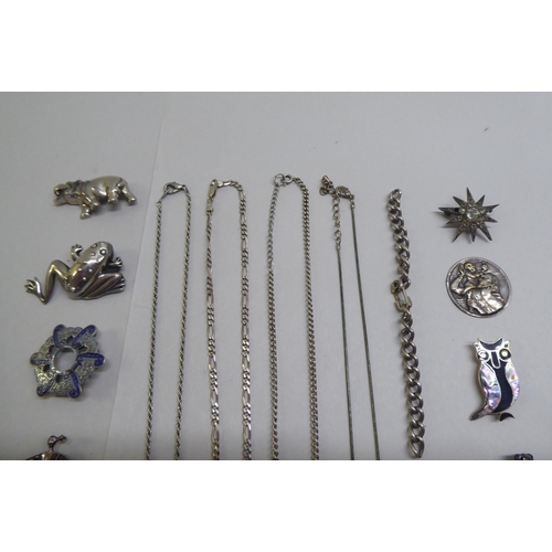 147 - Silver and white metal jewellery: to include a brooch, fashioned as a frog