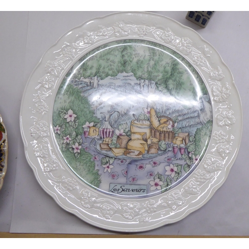 155 - 20thC ceramics: to include a late Victorian oval meat plate  21