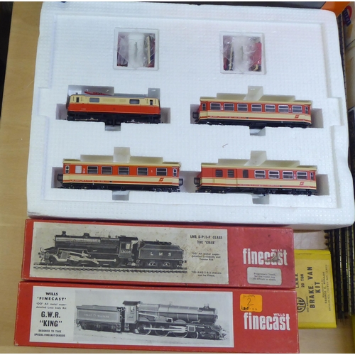 167 - 00 and H0 gauge model railway accessories: to include examples by ROCO and Wills Finecast