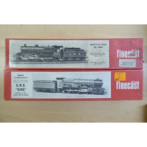 167 - 00 and H0 gauge model railway accessories: to include examples by ROCO and Wills Finecast