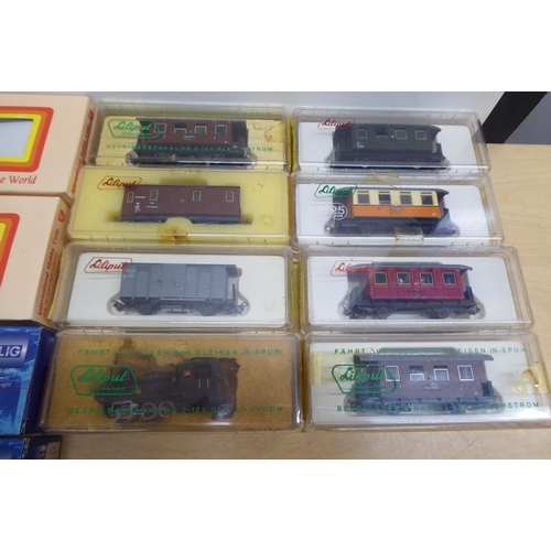 167 - 00 and H0 gauge model railway accessories: to include examples by ROCO and Wills Finecast