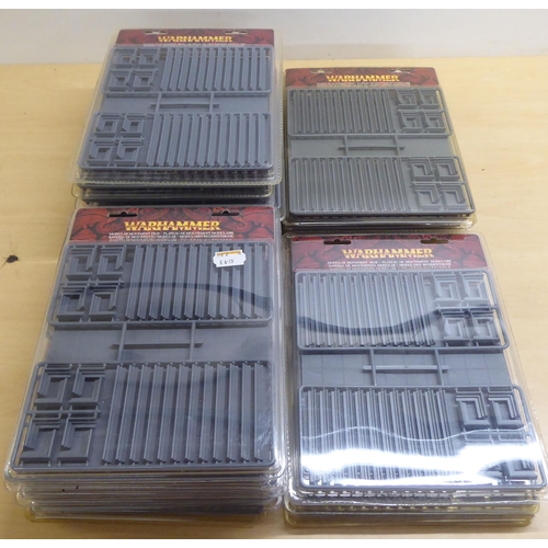 171 - Approx. twenty packs of Warhammer Movement Trays