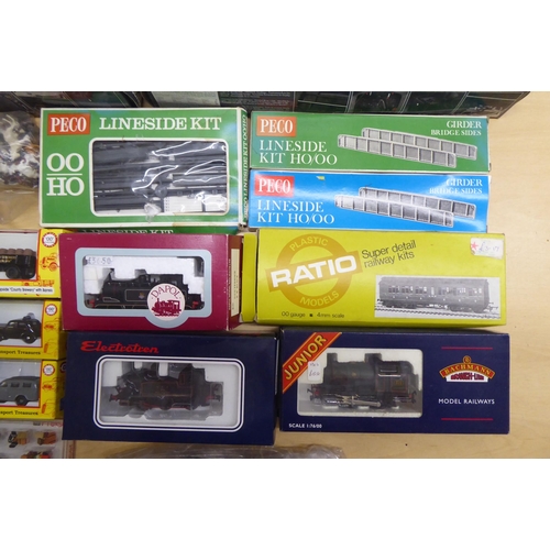 172 - 00 and H0 gauge model railway kits and accessories: to include examples by Italeri and Dapol  (... 