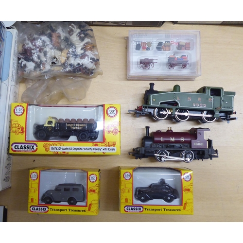 172 - 00 and H0 gauge model railway kits and accessories: to include examples by Italeri and Dapol  (... 