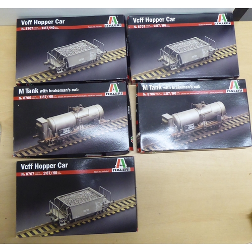 172 - 00 and H0 gauge model railway kits and accessories: to include examples by Italeri and Dapol  (... 