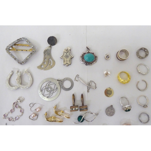 189 - Costume jewellery: to include rings; and pendants