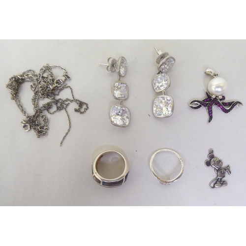 190 - Silver and white metal jewellery: to include an owl pendant, on a belcher link chain  both stam... 