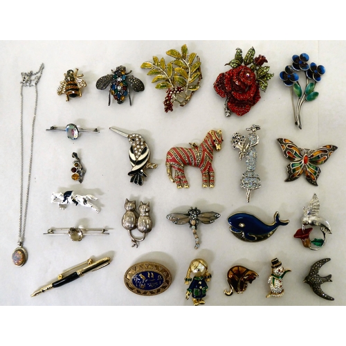 197 - Jewellery: to include multiple white and yellow metal enamelled animal brooches