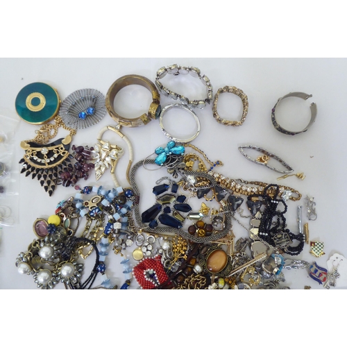 202 - Jewellery: to include a Pandora style bead bracelet