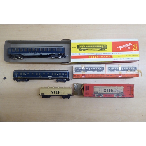 35 - 00 gauge model railway accessories, comprising eight locomotives and various wagons: to include a 4-... 