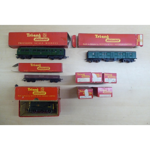 35 - 00 gauge model railway accessories, comprising eight locomotives and various wagons: to include a 4-... 