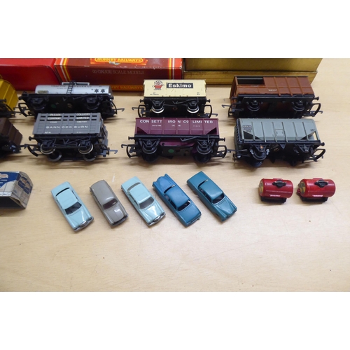 35 - 00 gauge model railway accessories, comprising eight locomotives and various wagons: to include a 4-... 