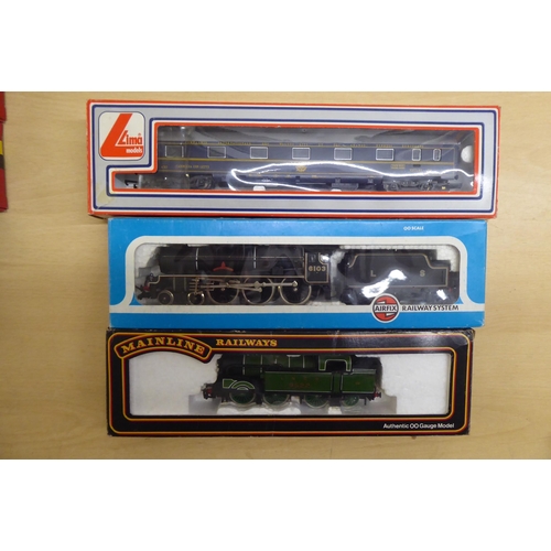 35 - 00 gauge model railway accessories, comprising eight locomotives and various wagons: to include a 4-... 