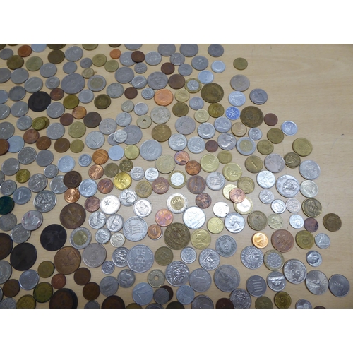 56 - Uncollated coinage: to include British pre-decimal; European pre-euro; and American 