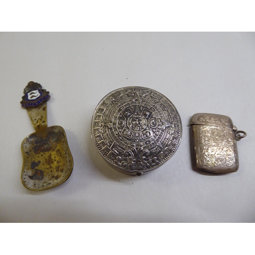 58 - Items of personal ornament and small collectables: to include a white metal tea strainer  stamped 80... 