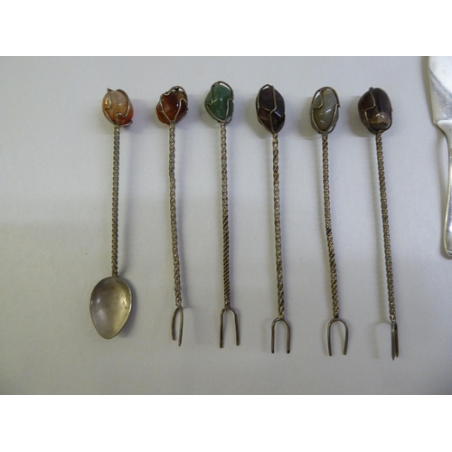 58 - Items of personal ornament and small collectables: to include a white metal tea strainer  stamped 80... 