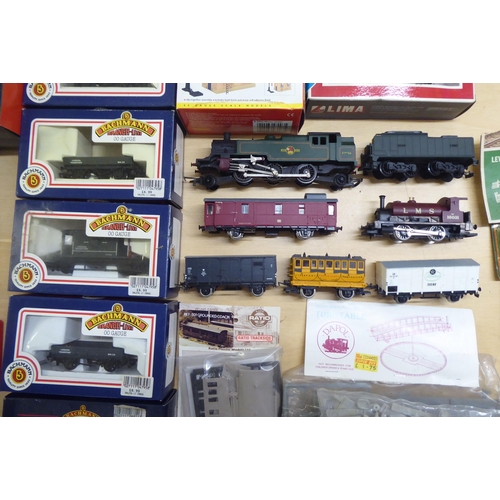 66 - 00 and H0 gauge model railway accessories: to include a Wells 'Finecast LNER (Ex GE) J69 Locomotive'... 