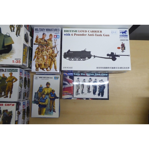 81 - 1/35 scale model kits: to include by AFV Club, a 'Long Tom M59 155mm Cannon'; and miscellaneous figu... 