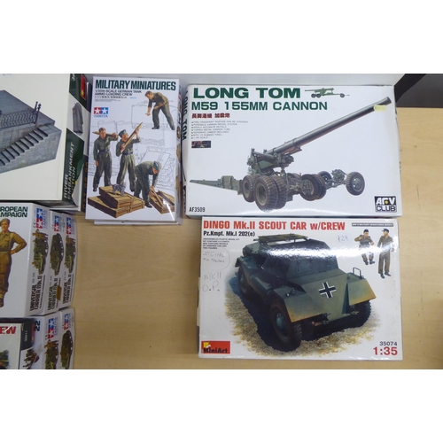 81 - 1/35 scale model kits: to include by AFV Club, a 'Long Tom M59 155mm Cannon'; and miscellaneous figu... 