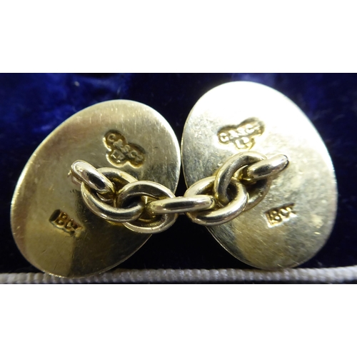 9 - A pair of 18ct gold tablet design cufflinks