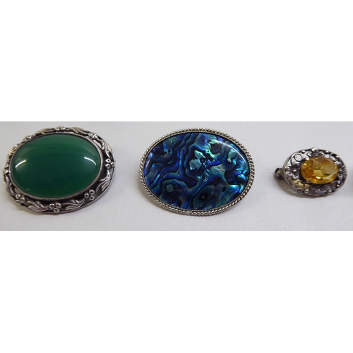 90 - Items of personal ornament: to include dress rings and stone set pendants 