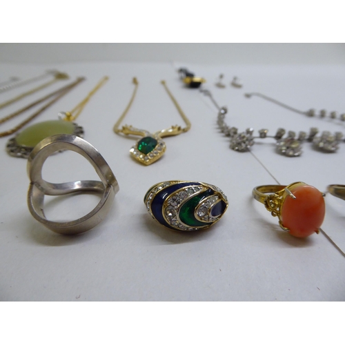 90 - Items of personal ornament: to include dress rings and stone set pendants 