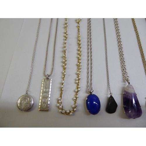 90 - Items of personal ornament: to include dress rings and stone set pendants 