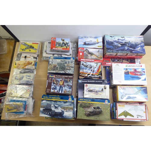 91 - 1/72 scale model kits: to include by Airfix, 'D-Day Air Assault'; and 'P-47D Thunderbolt' by Revell ... 