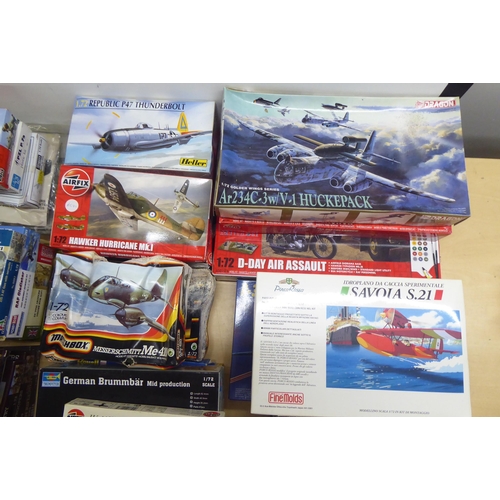 91 - 1/72 scale model kits: to include by Airfix, 'D-Day Air Assault'; and 'P-47D Thunderbolt' by Revell ... 