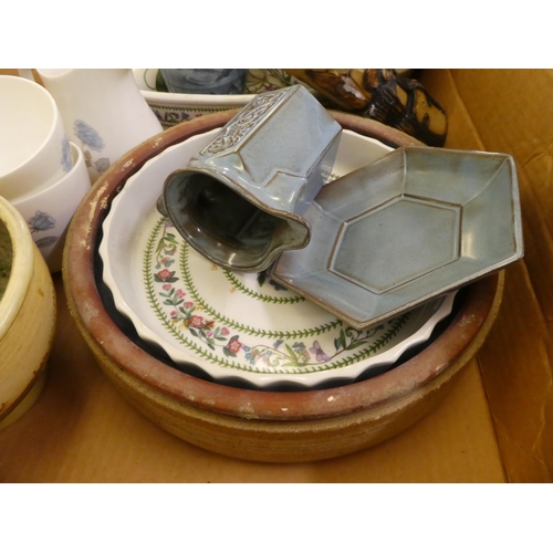 87 - A mixed lot: to include china and stoneware tableware, in mixed patterns