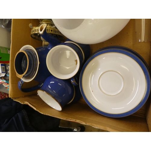 87 - A mixed lot: to include china and stoneware tableware, in mixed patterns