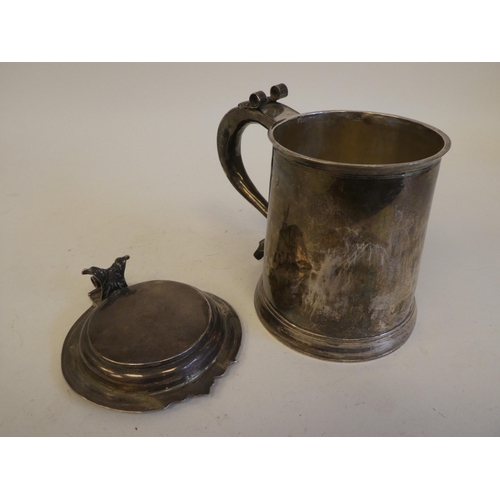 318 - A Queen Anne silver tankard with a hinged lid and an ear shaped handle  London 1706  15.7ozs  5.5