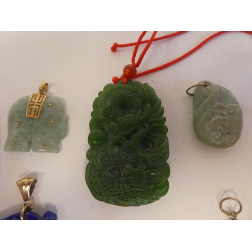 321 - Chinese jade and hardstone collectables: to include an elephant pendant with yellow metal mounts&nbs... 