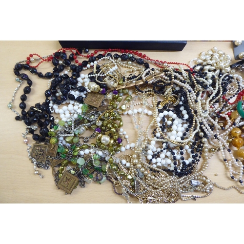 10 - Costume jewellery and items of personal ornament: to include necklaces; and earrings