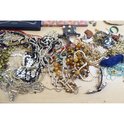 10 - Costume jewellery and items of personal ornament: to include necklaces; and earrings