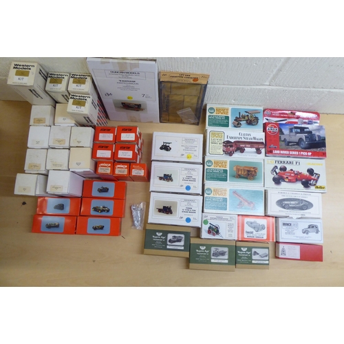 109 - 1/43 model kits: to include John Cobbs 24 litre Napier-Railton by SMTS and a 1938 Thunderbolt by Wes... 