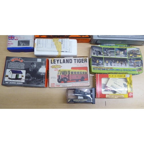 14 - 00 and H0 gauge model railway accessories: to include a LSWR 415 Class 'Adams Radial' 488 locomotive... 