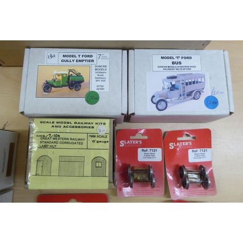 15 - 0 gauge model railway accessories: to include a 'Fowler 0-4-0 Diesel Mechanical Loco' by Ixion