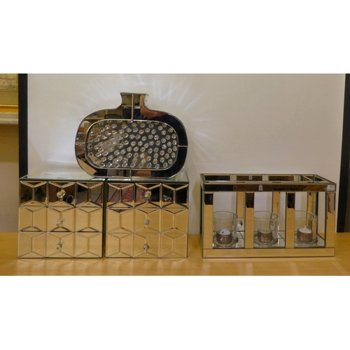 205 - Mirrored interior design accessories: to include a three-section tea light stand  10