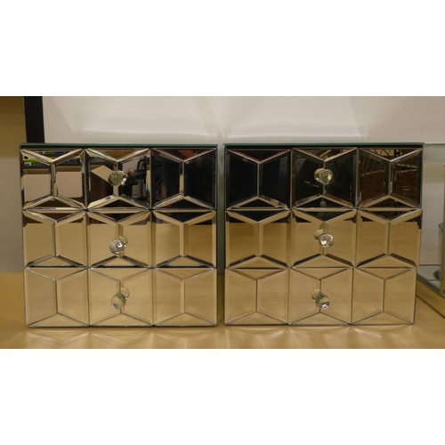 205 - Mirrored interior design accessories: to include a three-section tea light stand  10