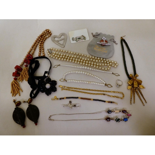 208 - Costume jewellery and items of personal ornament: to include simulated pearls