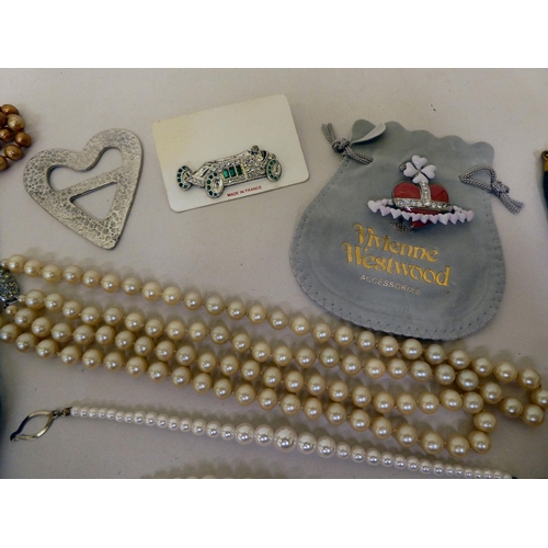 208 - Costume jewellery and items of personal ornament: to include simulated pearls