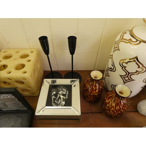 253 - Interior design accessories: to include Thai figures and candles