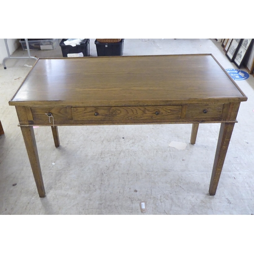 277 - A modern OKA oak desk with three drawers, raised on square, tapered legs  31