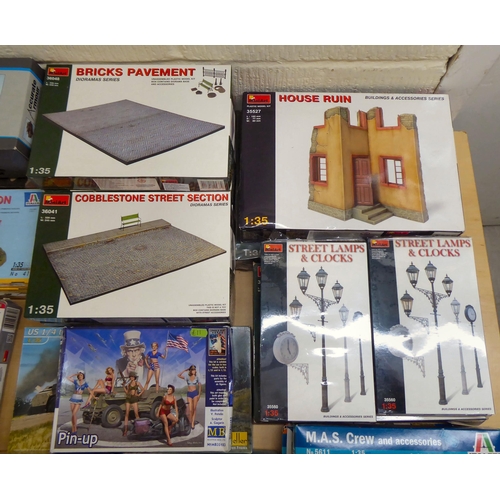 29 - 1/35 scale model kits and terrain: to include by Heller, a US 1/4 ton truck and trailer; and a ruine... 