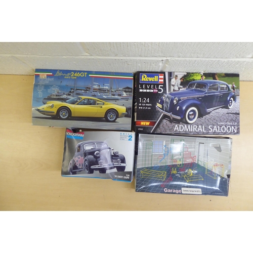 35 - 1/24 scale model kits: to include by South Eastern Finecast, a '1934 Bugatti Type 59 3.3 Litre'; and... 